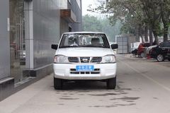 2011款郑州日产 高级型 2.4L汽油 四驱 双排皮卡