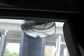 奔驰 Actros重卡 440马力 6X2R 牵引车(型号2644)驾驶室图片