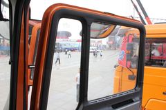 陕汽 德龙F3000重卡 375马力 6X4 牵引车(高速版)(SX4255NT324)