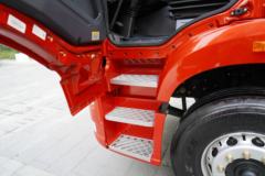 一汽解放 新J6P重卡 质惠运煤版 新北方款 370马力 6X4牵引车(CA4250P66K2T1E5)