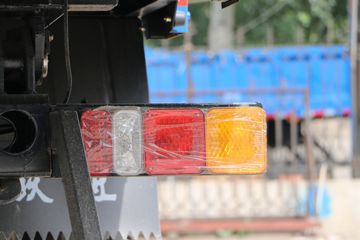 Ծ�� ����X500 ������ 140���� 4X2 6.5����ж��(SH3162VPDCWW4)ͼƬ