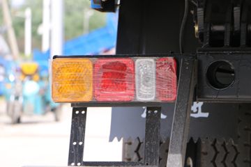 Ծ�� ����X500 ������ 140���� 4X2 6.5����ж��(SH3162VPDCWW4)ͼƬ