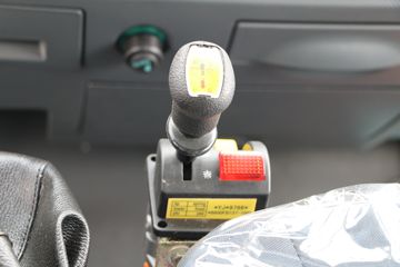 Ծ�� ����X500 ������ 140���� 4X2 6.5����ж��(SH3162VPDCWW4)ͼƬ