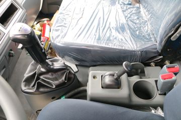 Ծ�� ����X500 ������ 140���� 4X2 6.5����ж��(SH3162VPDCWW4)ͼƬ