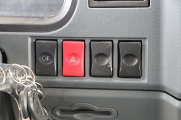 Ծ�� ����X500 160���� 6X2 6.7����ж��(SH3252VGDDWW4)ͼƬ