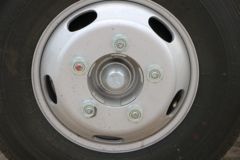 庆铃 五十铃600P 130马力 3.235米双排栏板轻卡(QL1040A5HW)