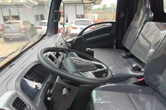 中国重汽成都商用车 瑞狮 150马力 4.16米单排仓栅式轻卡(CDW5040CCYHA1R5)