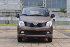 五菱 征程 2015款 舒适型 107马力 1.5L 7座面包车