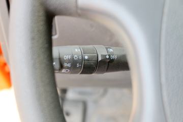 ���� ������D12�п� 190���� 4X2 9.85����ʽ�ػ���(EQ5181XXYL9BDKAC)ͼƬ