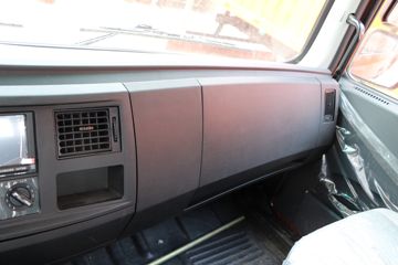 ���� ������D9 180���� 4X2 6.8�������ػ���(EQ1183L9BDG)ͼƬ