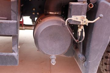 ���� ������D9 180���� 4X2 6.8�������ػ���(EQ1183L9BDG)ͼƬ