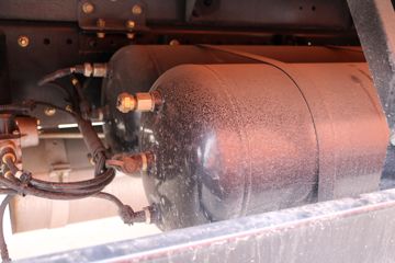 ���� ������D9 180���� 4X2 6.8�������ػ���(EQ1183L9BDG)ͼƬ