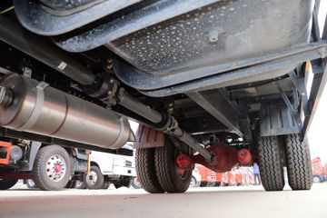 ���� ������D9 180���� 4X2 6.8�������ػ���(EQ1183L9BDG)ͼƬ