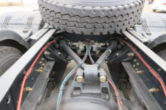 华菱 汉马H9重卡 420马力 6X2牵引车(HN4250H33B8M5)