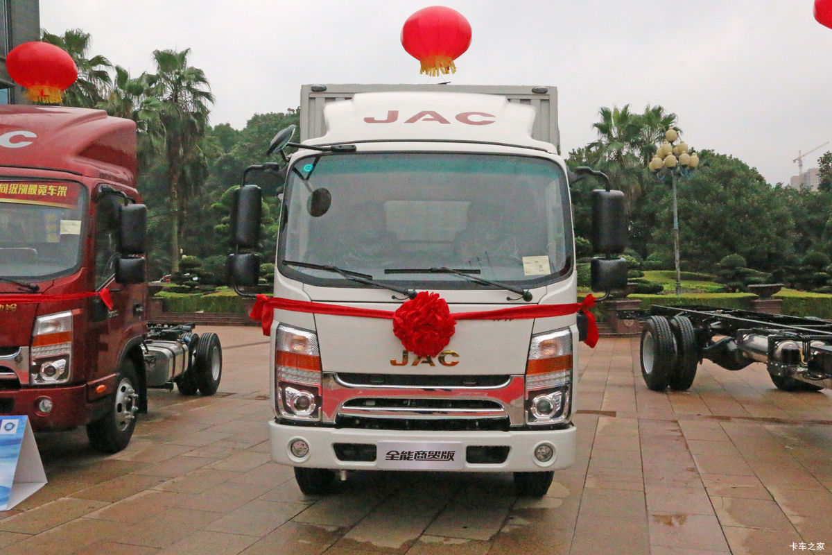 江淮 帅铃Q3 风尚版 152马力 3.8米排半厢式轻卡