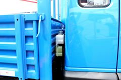 一汽通用 501-K系列 120马力 4X2 4.8米排半栏板载货车(CA1102PK26L3R5-3)