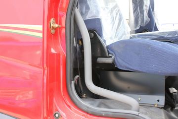 赛龙&nbsp;载货车驾驶室                                               图片