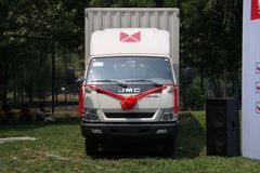 江铃 凯威中卡 156马力 4X2 6.1米排半厢式载货车(JX5090XXYXPRC2)