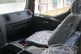 乘龙M5&nbsp;载货车驾驶室                                               图片