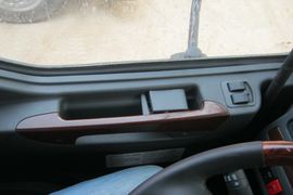 乘龙M5&nbsp;载货车驾驶室                                               图片