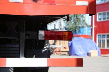 һ����� J6M�ؿ� 280���� 6X2 9.5����ʽ�ػ���(CA5250XXYP63K1L6T3E5)ͼƬ