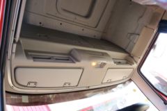 一汽解放 J6M重卡 280马力 6X2 9.5米厢式载货车(CA5250XXYP63K1L6T3E5)