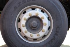一汽解放 J6M重卡 280马力 6X2 9.5米厢式载货车(CA5250XXYP63K1L6T3E5)