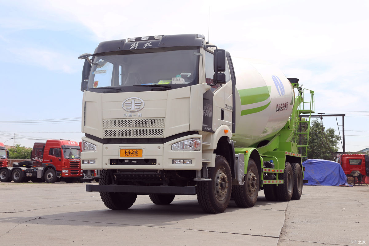 一汽解放 J6P 390马力 8X4 5.2方混凝土搅拌车(凌宇牌)