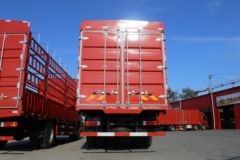 青岛解放 JH6重卡 350马力 8X4 9.5米仓栅式载货车(CA5310CCYP25K2L7T4E5A80)