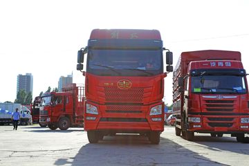 青岛解放 JH6重卡 240马力 6X2 9.5米栏板载货车(CA1250P26K1L7T3E5A80)