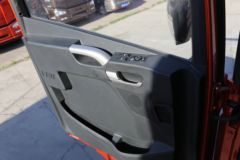 青岛解放 JH6重卡 350马力 8X4 9.5米仓栅式载货车(CA5310CCYP25K2L7T4E5A80)