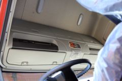 青岛解放 JH6重卡 350马力 8X4 9.5米仓栅式载货车(CA5310CCYP25K2L7T4E5A80)