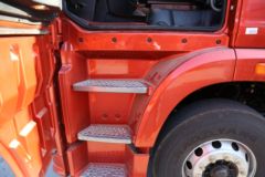 青岛解放 JH6重卡 350马力 8X4 9.5米仓栅式载货车(CA5310CCYP25K2L7T4E5A80)