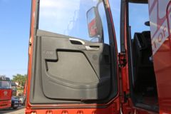 青岛解放 JH6重卡 350马力 8X4 9.5米仓栅式载货车(CA5310CCYP25K2L7T4E5A80)