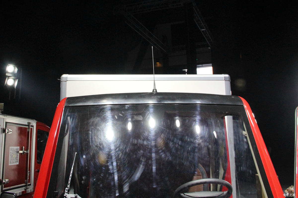 �ݴ����� ��ͼMetroII 2.55T 4X2 3.1�׵��Ŵ��綯��ʽ�Ῠ40kWh���