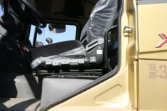 陕汽重卡 德龙X3000 轻量化版 430马力 6X4 LNG牵引车(SX42584X384TL)