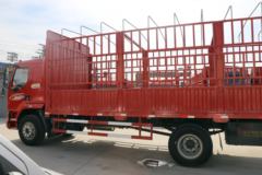 东风柳汽 新乘龙M3中卡 160马力 4X2 6.75米仓栅式载货车(LZ5161CCYM3AB)