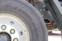 东风柳汽 新乘龙M3中卡 160马力 4X2 6.75米仓栅式载货车(LZ5161CCYM3AB)