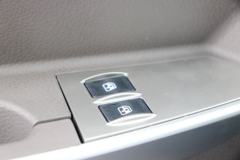 现代商用车 致道300N 116马力 3.815米排半栏板轻卡(CNJ1040EDF33V)