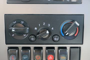 �Ĵ��ִ� ��Խ 115���� 4X2 4.1����ж��ͼƬ