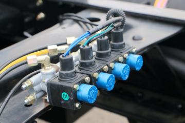 �Ĵ��ִ� ��Խ 140���� 4X2 3.9����ж��(10��)ͼƬ