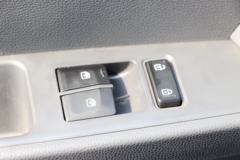 现代商用车 盛图H5 154马力 5.3米排半厢式轻卡(CHM5070XXYGDC42V)