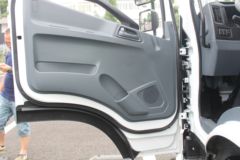 跃进 超越E500 10T 电动低压清洗车底盘(SH1107ZKEVWZ)161.2kWh
