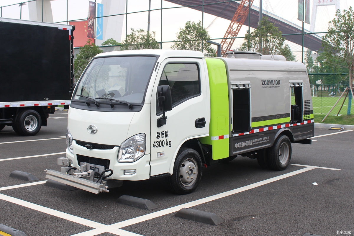 跃进 小福星E50 4.3T 电动路面养护车底盘