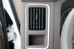 现代商用车 致道300MII 116马力 3.85米排半厢式轻卡(CNJ5041XXYZDB33V)