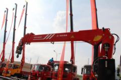 中国重汽 豪曼H3 129马力 4X2 随车吊(宽体)(ZZ5148JSQF17EB0)
