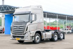现代商用车 创虎XCIENT重卡 520马力 6X2R自动挡牵引车(ZF AMT手自一体)(CHM4251KPQ46V)