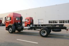 青岛解放 龙VH中卡 220马力 南方版 4X2 6.75米仓栅式载货车(CA5189CCYPK2L2E5A80)