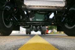 青岛解放 龙VH中卡 220马力 南方版 4X2 6.75米仓栅式载货车(CA5189CCYPK2L2E5A80)