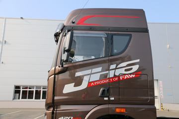 �ൺ��� JH6�ؿ� �Ϸ��� 420���� 8X4 9.5�ײ�դʽ�ػ���(CA5310CCYP25K2L7T4E5A80)ͼƬ